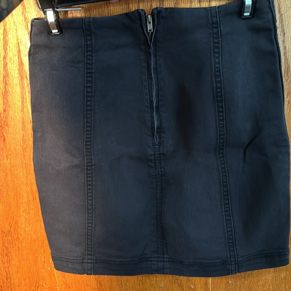 Free People Size 6, black denim pencil skirt - Picture 2 of 3